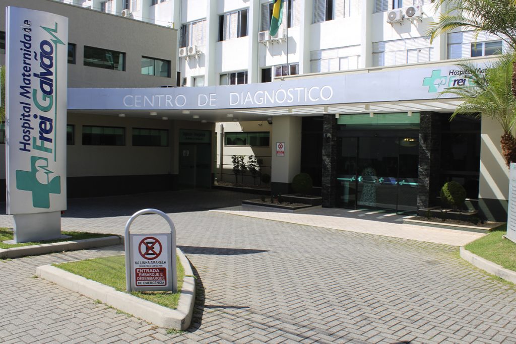 Fachada do Hospital Maternidade Frei Galvão com entrada do Centro de Diagnóstico