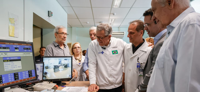 Equipe acompanha equipamentos do Super Centro Brasil para diagnóstico do câncer